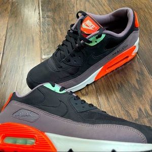 (SOLD)) Nike air max 90 “Hyper crimson”